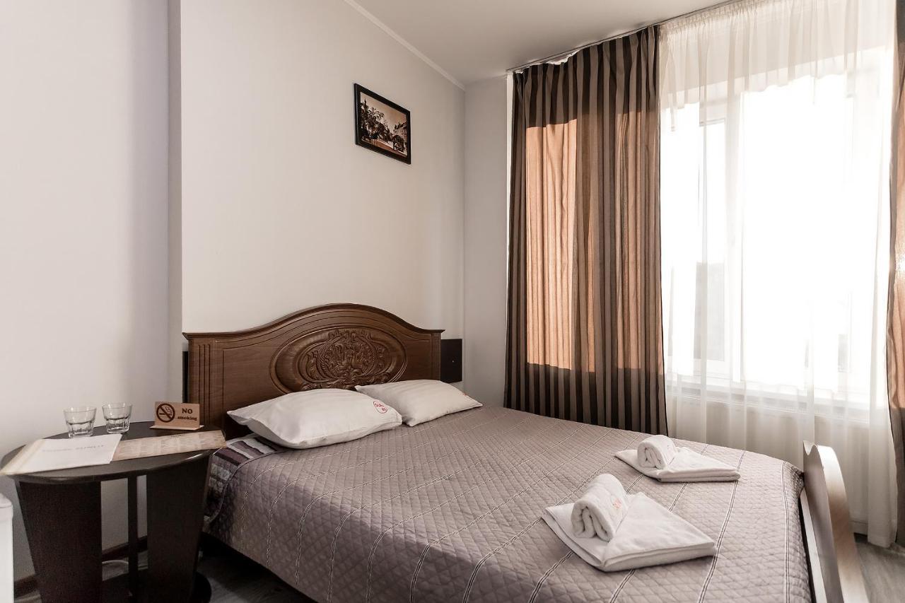 Sunlit Hotel Ivano-Frankivsk Ngoại thất bức ảnh