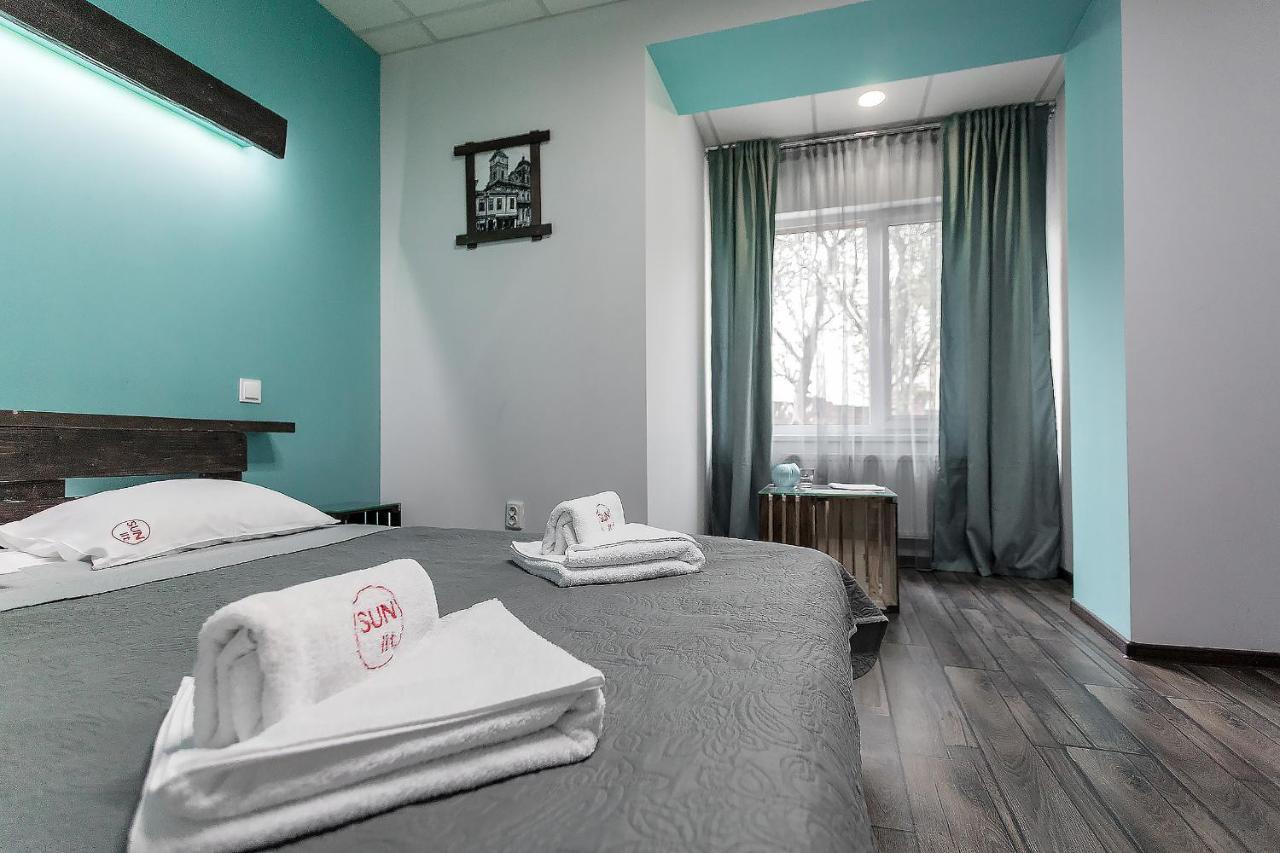 Sunlit Hotel Ivano-Frankivsk Ngoại thất bức ảnh